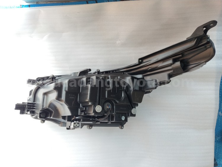 811100KL50 HEADLAMP ASSY, RH - TOYOTA