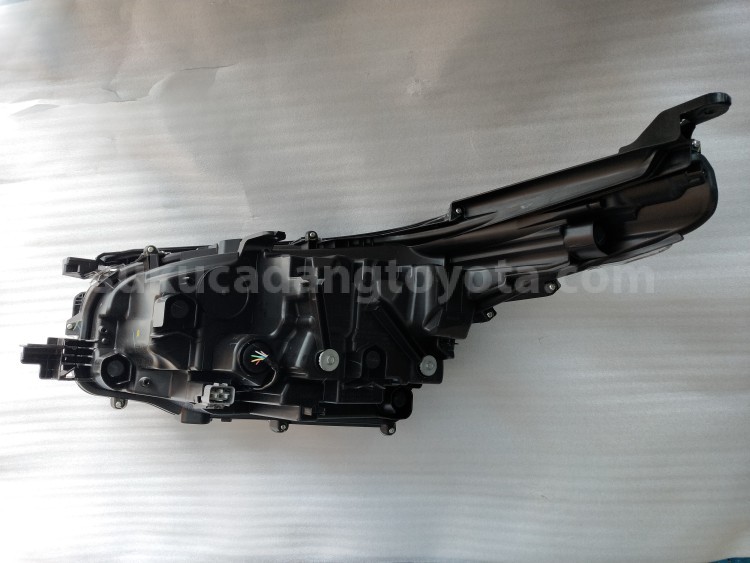 811100KM00 HEADLAMP ASSY, RH - TOYOTA