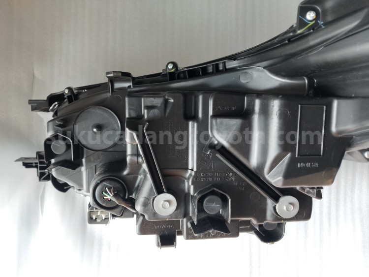 811100KM00 HEADLAMP ASSY, RH - TOYOTA