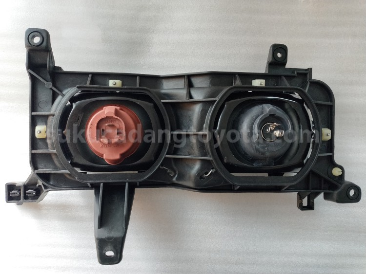 8111060502 HEADLAMP ASSY, RH - TOYOTA
