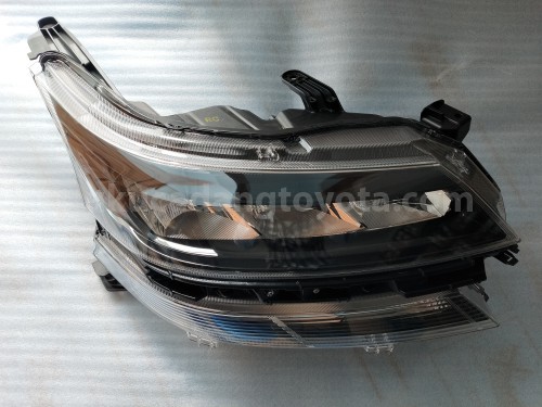 81110BZ430 HEADLAMP ASSY, RH - TOYOTA