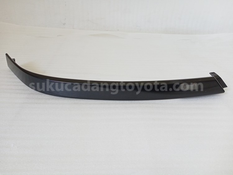 81116BZ020 RIM, HEADLAMP, RH - TOYOTA