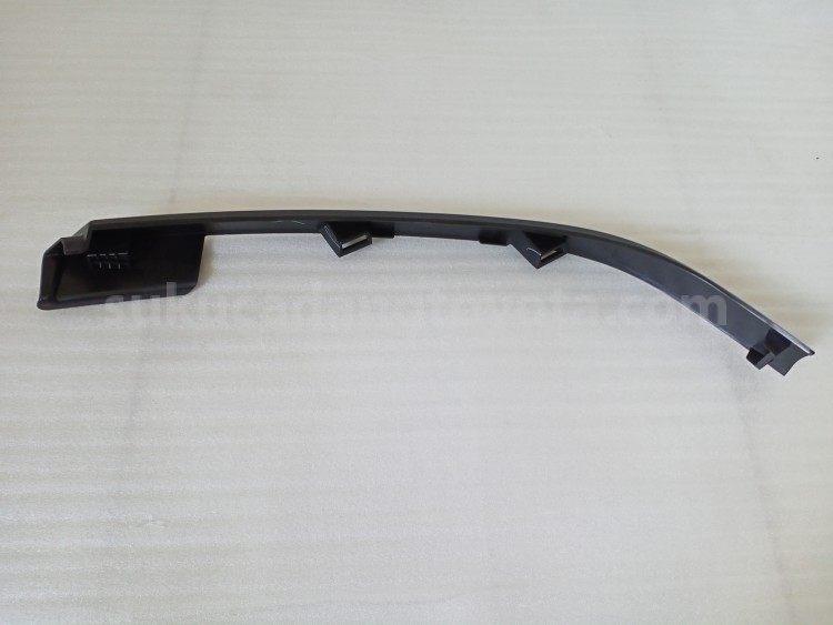 81116BZ020 RIM, HEADLAMP, RH - TOYOTA