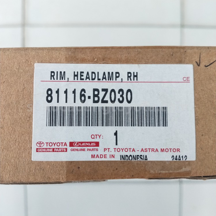 81116BZ030 RIM, HEADLAMP, RH - TOYOTA
