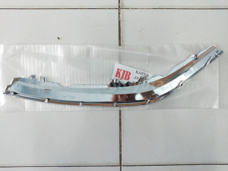81116BZ030 RIM, HEADLAMP, RH - TOYOTA