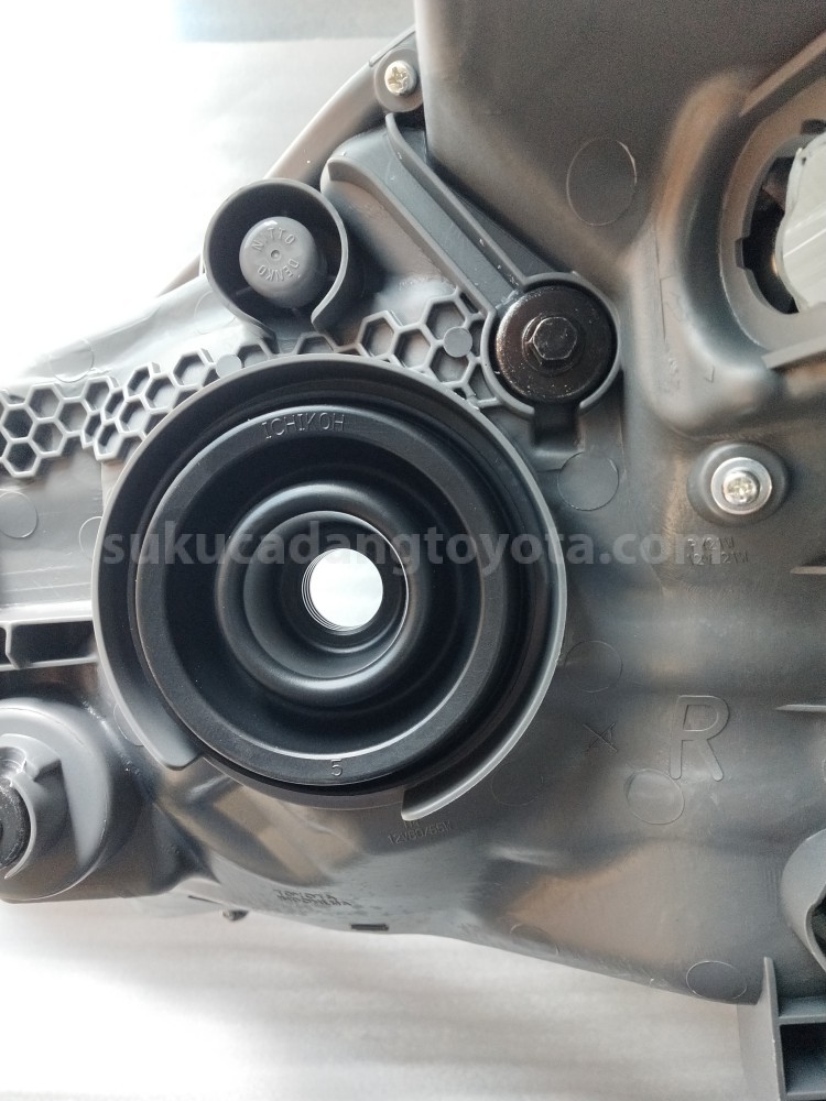 811300K520 UNIT A/S HEADLAMP RH - TOYOTA