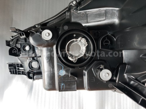 811300K652 UNIT ASSY, HEADLAMP, - TOYOTA