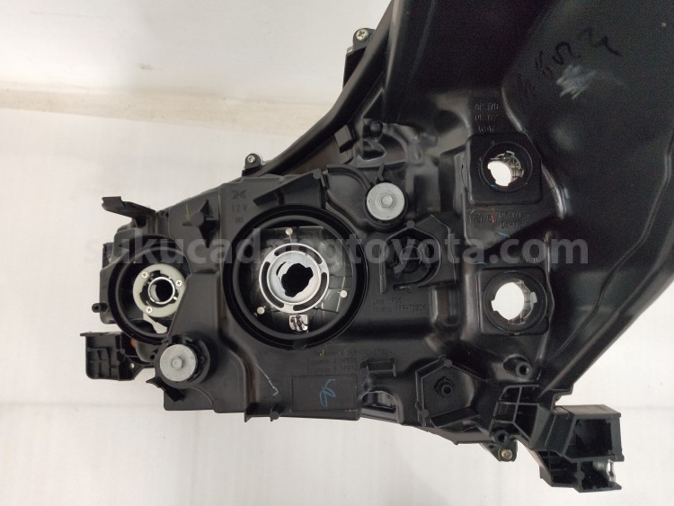 811300KJ80 UNIT ASSY, HEADLAMP, - TOYOTA