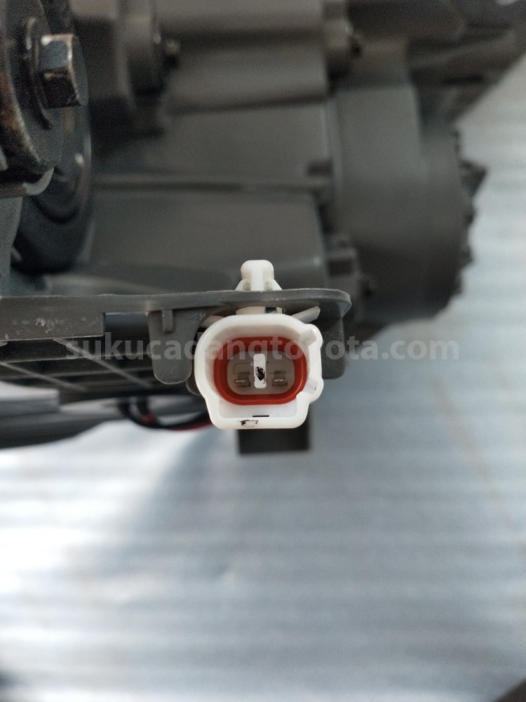 81130BZ200 HOUSING AS H/LAMP RH - TOYOTA