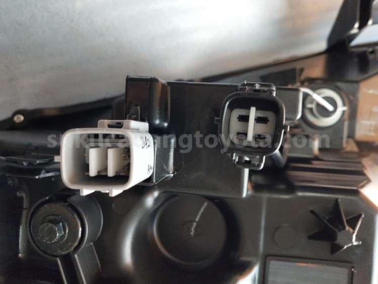 81130BZ620 UNIT A/S HEADLAMP RH - TOYOTA
