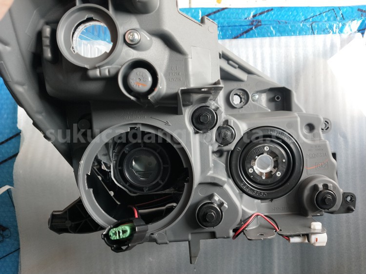 81170BZ200 HOUSING AS H/LAMP LH - TOYOTA