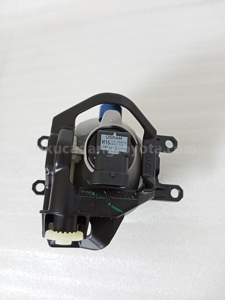 812100D110 LAMP ASSY, FOG, RH - TOYOTA
