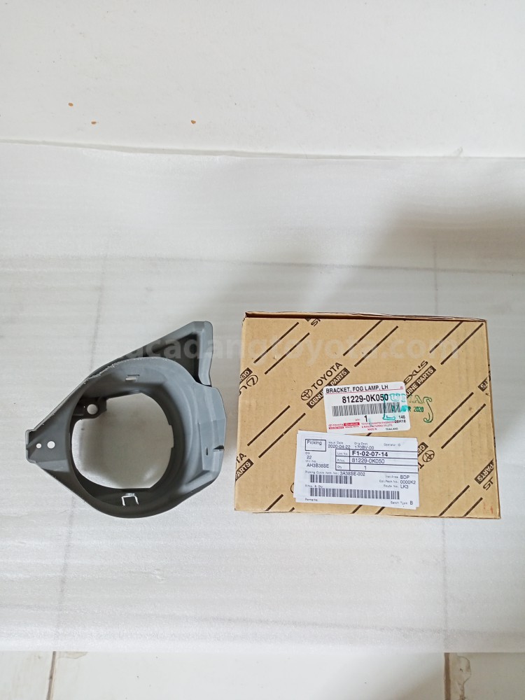 812290K050 BRACKET, FOG LAMP, L - TOYOTA