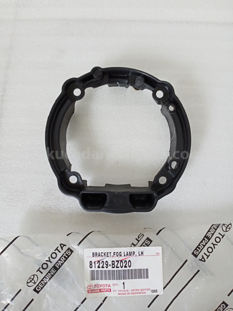81229BZ020 BRACKET,FOG LAMP, LH - TOYOTA