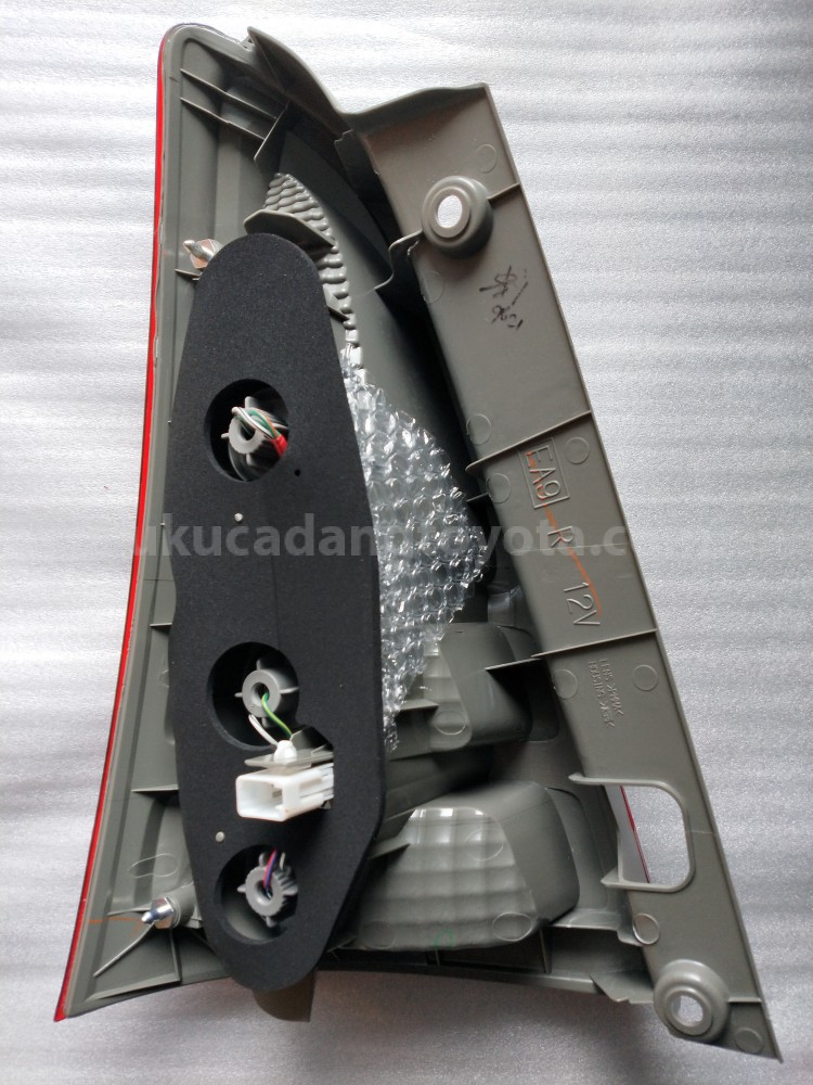 815500K080 LAMP AS RR COMB RH - TOYOTA