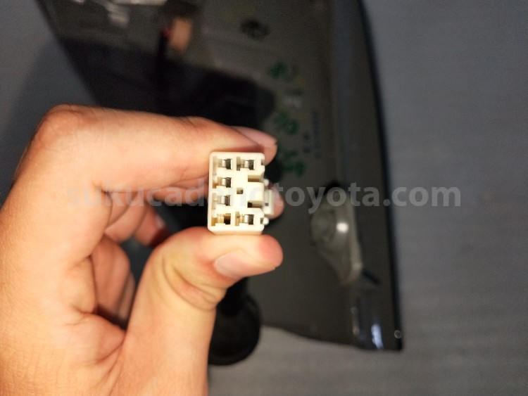 81550BZ170 LAMP ASSY,RR COMB RH - TOYOTA