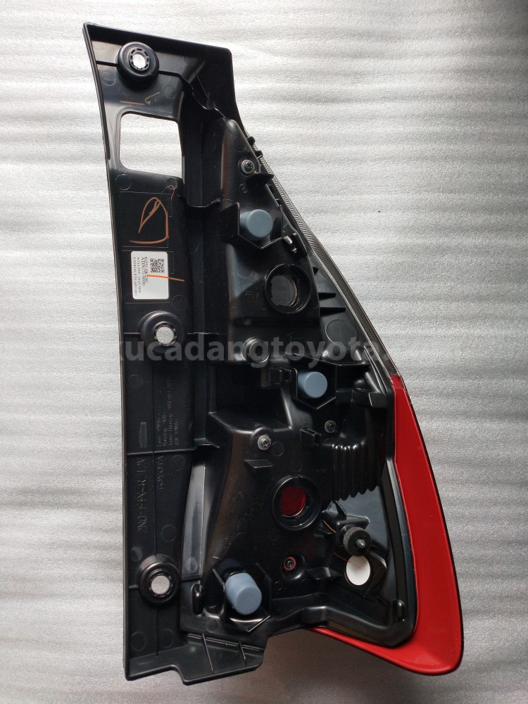 815510K240 LENS&BODY RR COMBI R - TOYOTA