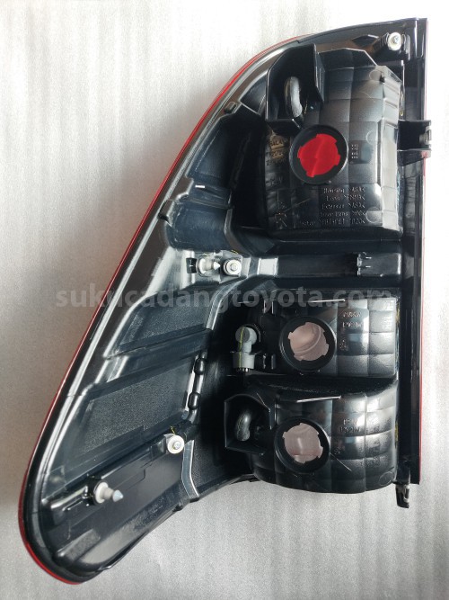 815510K261 LENS & BODY, RR COMB - TOYOTA