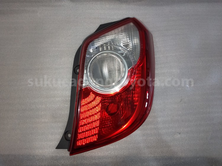 81551BZ150 LENS&BODY RR COMBI R - TOYOTA