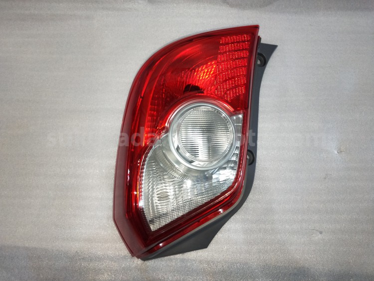 81551BZ150 LENS&BODY RR COMBI R - TOYOTA