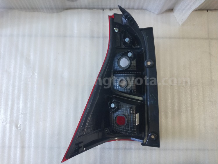 81551BZ250 LENS&BODY RR COMBI R - TOYOTA