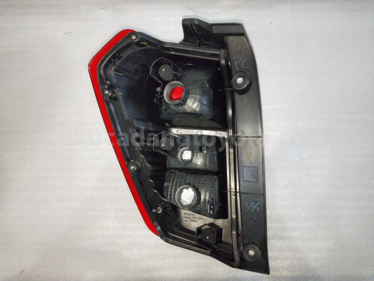 81551BZ260 LENS&BODY RR COMBI R - TOYOTA