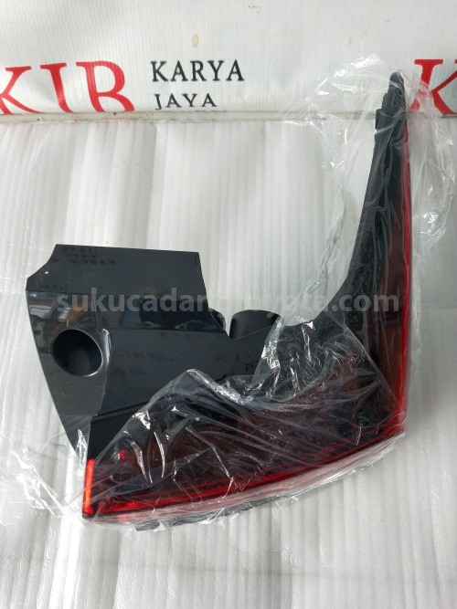 81551BZ460 LENS&BODY RR COMBI R - TOYOTA