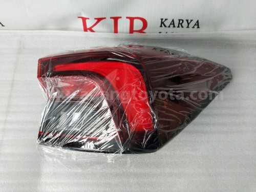 81551BZ470 LENS&BODY RR COMBI R - TOYOTA
