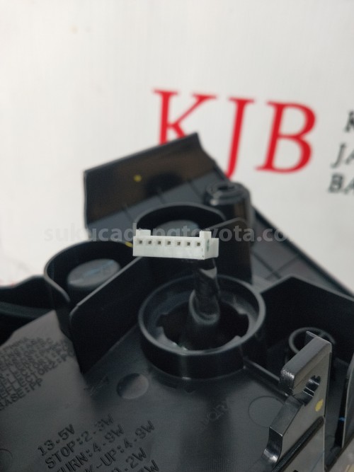 81551BZ470 LENS&BODY RR COMBI R - TOYOTA