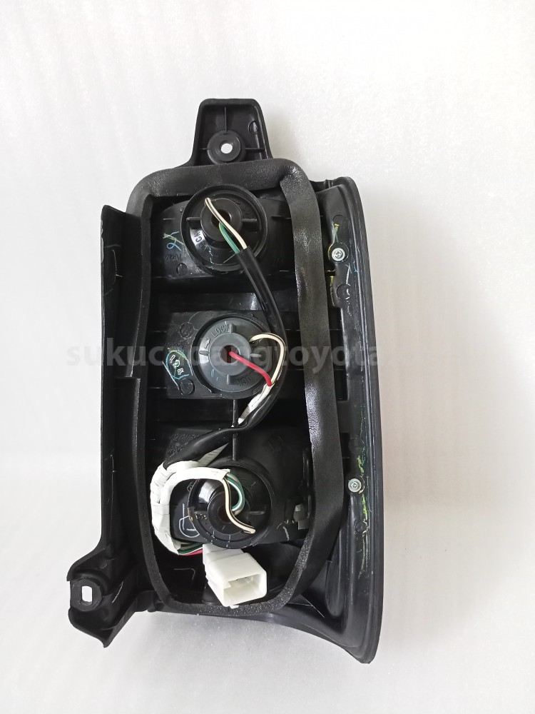 815600B060 LAMP A/S,RR COMB LH - TOYOTA
