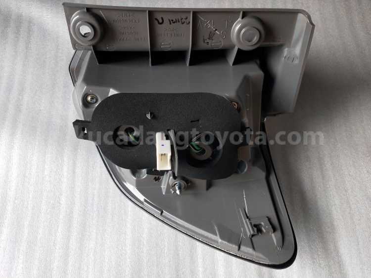 815600K200 LAMP ASSY, RR COMBIN - TOYOTA
