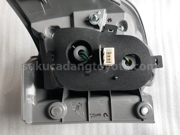 815600K200 LAMP ASSY, RR COMBIN - TOYOTA