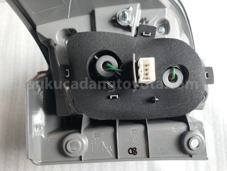 815600K410 LAMP ASSY, RR COMBIN - TOYOTA