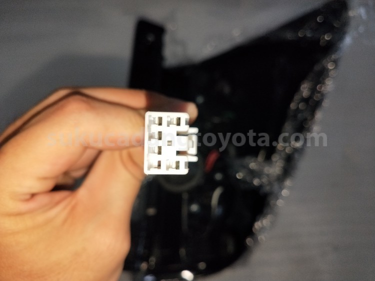 81560BZ400 LAMP A/S RR COMBI LH - TOYOTA