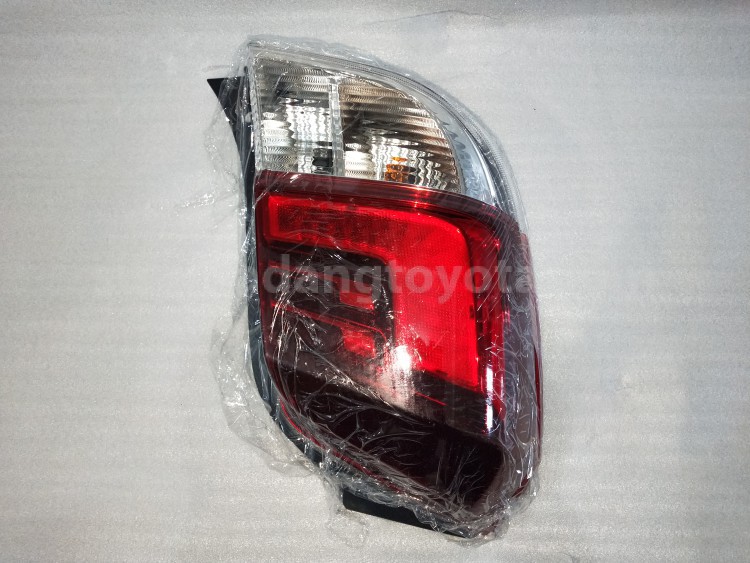 81560BZ461 LAMP A/S RR COMBI LH - TOYOTA