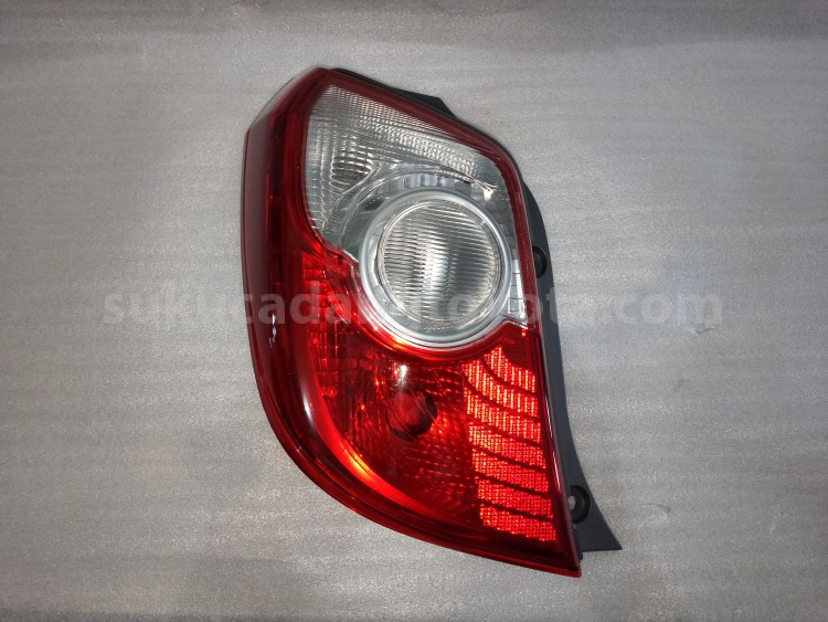 81561BZ150 LENS&BODY RR COMBI L - TOYOTA