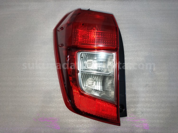 81561BZ260 LENS&BODY RR COMBI L - TOYOTA