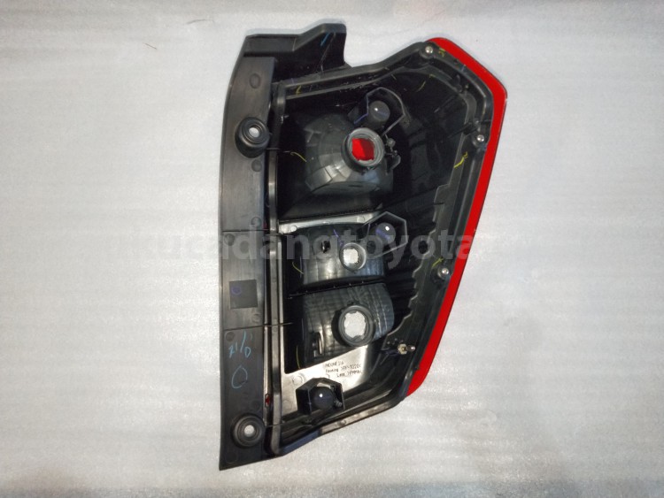 81561BZ260 LENS&BODY RR COMBI L - TOYOTA