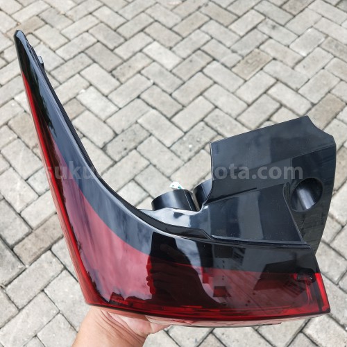 81561BZ470 LENS&BODY RR COMBI L - TOYOTA