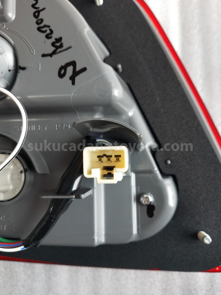 815800K020 LAMP ASSY, RR, RH - TOYOTA