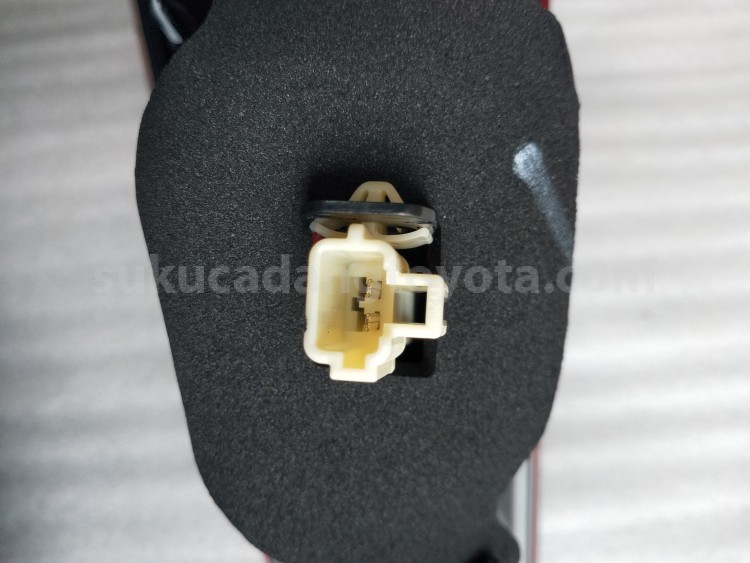 815800K102 LAMP ASSY, RR, RH - TOYOTA