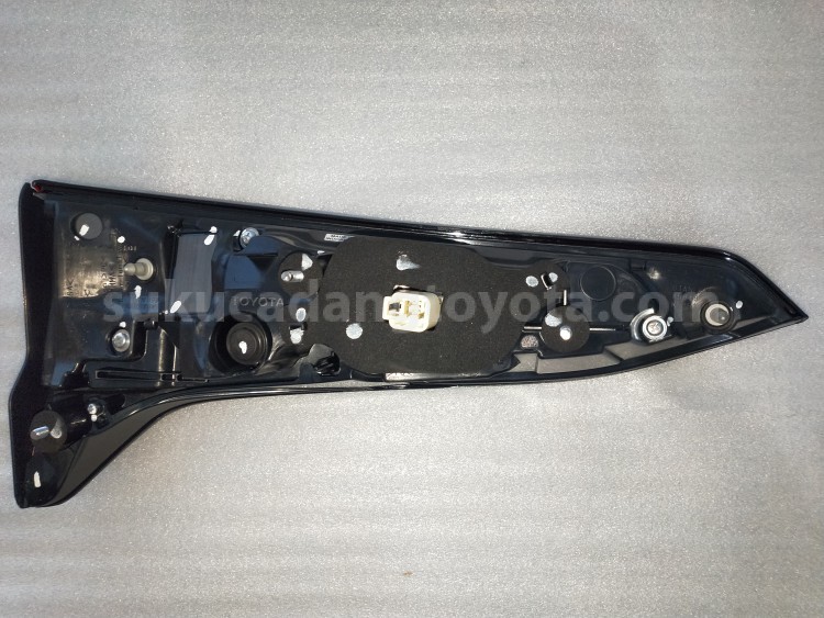 815800K200 LAMP ASSY, RR, RH - TOYOTA