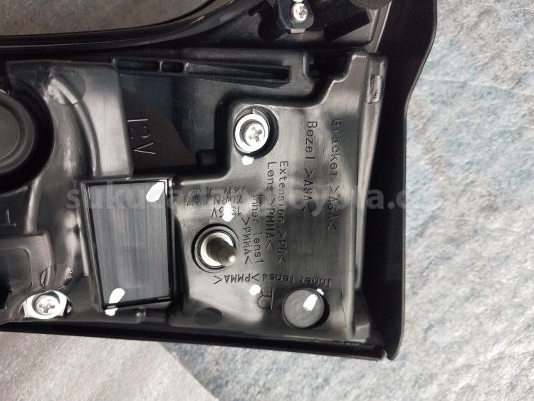 815800K200 LAMP ASSY, RR, RH - TOYOTA