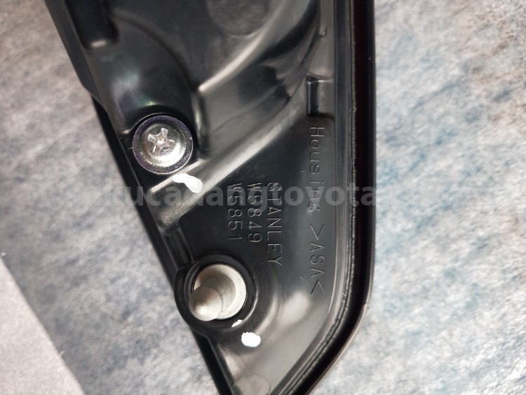 815800K200 LAMP ASSY, RR, RH - TOYOTA