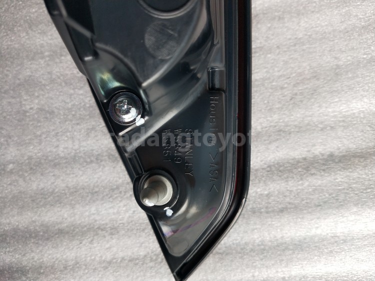 815800K210 LAMP ASSY, RR, RH - TOYOTA