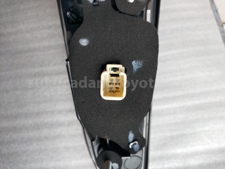 815800K210 LAMP ASSY, RR, RH - TOYOTA