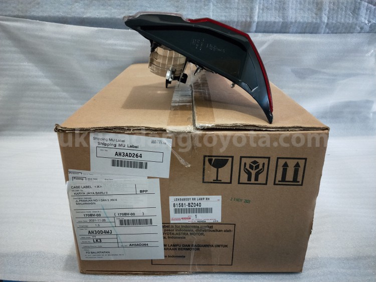 81581BZ040 LENS&BODY RR LAMP RH - TOYOTA