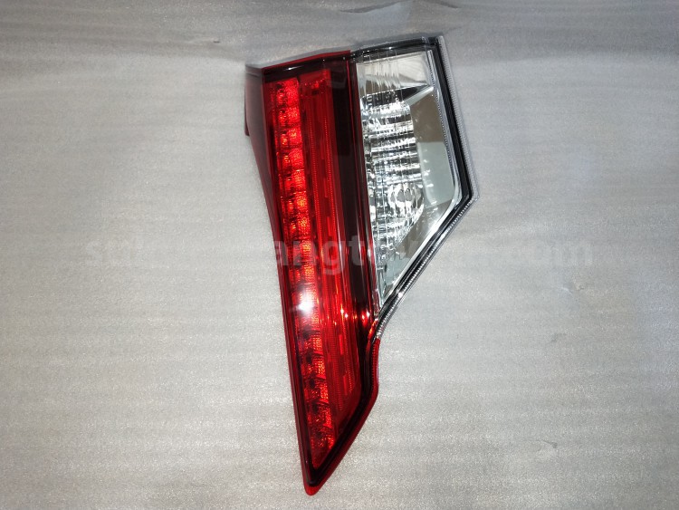 81581BZ040 LENS&BODY RR LAMP RH - TOYOTA