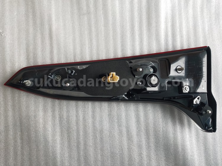 815900K102 LAMP ASSY, RR, LH - TOYOTA