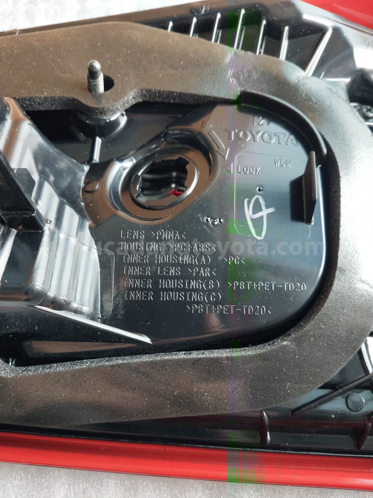 815910K050 LENS&BODY RR LAMP LH - TOYOTA